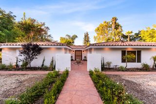 19647 Oxnard Street, Tarzana, CA 91356
