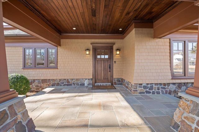 11 E Woods Drive, Cold Spring Harbor, NY 11724