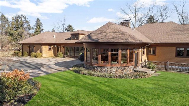 11 E Woods Drive, Cold Spring Harbor, NY 11724