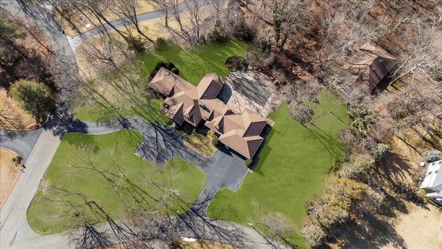 11 E Woods Drive, Cold Spring Harbor, NY 11724