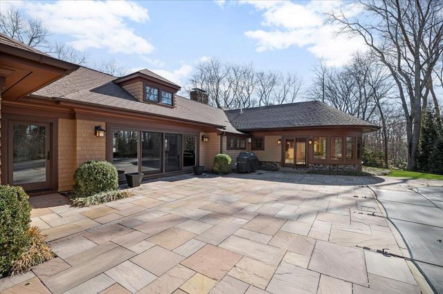 11 E Woods Drive, Cold Spring Harbor, NY 11724