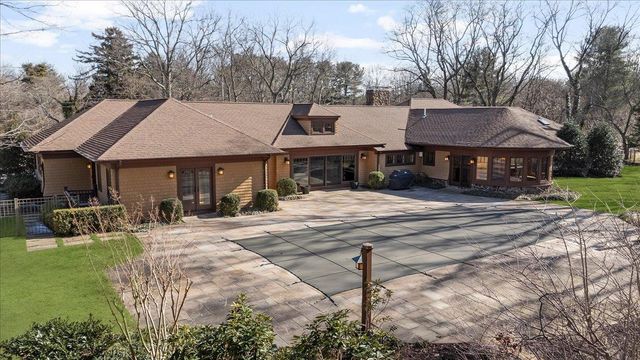 11 E Woods Drive, Cold Spring Harbor, NY 11724