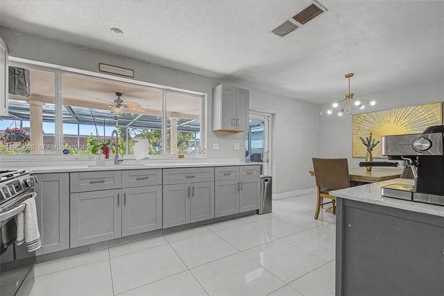 7520 Embassy Blvd, Miramar, FL 33023