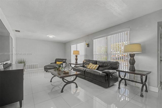 7520 Embassy Blvd, Miramar, FL 33023