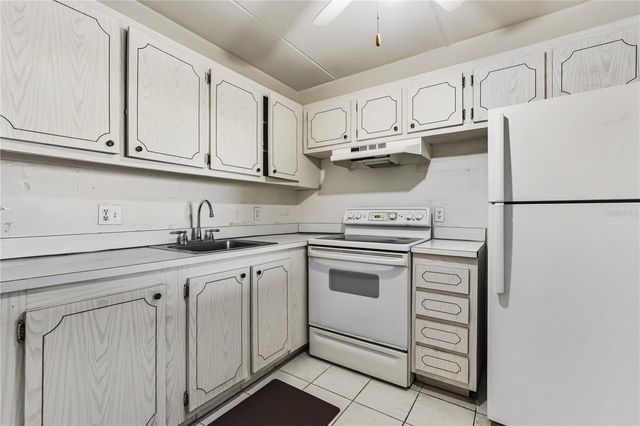 400 VILLAGE GREEN CIRCLE W 205, Palm Springs, FL 33461