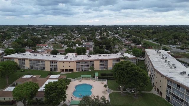 400 VILLAGE GREEN CIRCLE W 205, Palm Springs, FL 33461