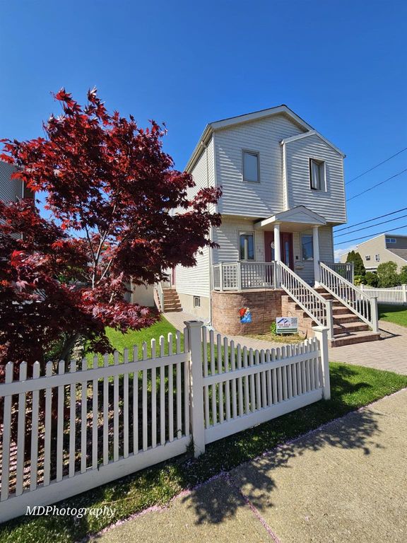 385 Oceanside Parkway, Oceanside, NY 11572