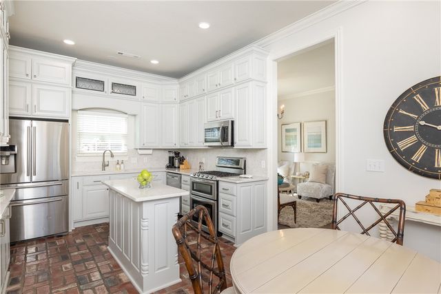 1661 E Cypress Lane, Fayetteville, AR 72703