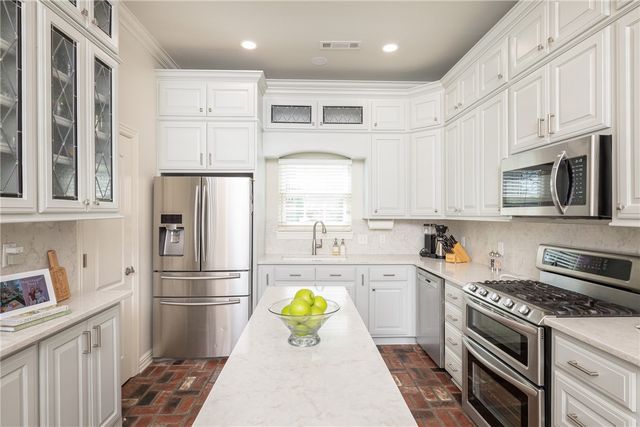 1661 E Cypress Lane, Fayetteville, AR 72703