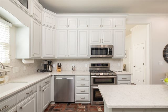 1661 E Cypress Lane, Fayetteville, AR 72703