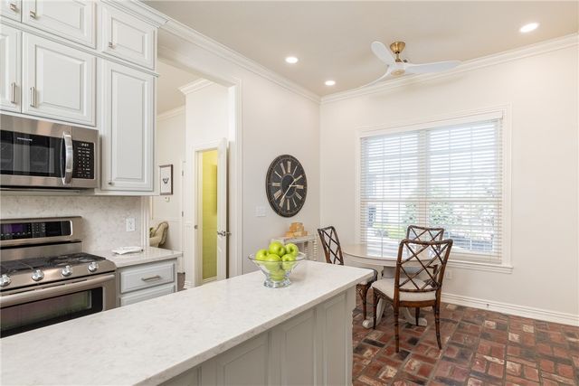 1661 E Cypress Lane, Fayetteville, AR 72703