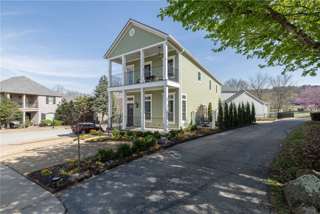 1661 E Cypress Lane, Fayetteville, AR 72703