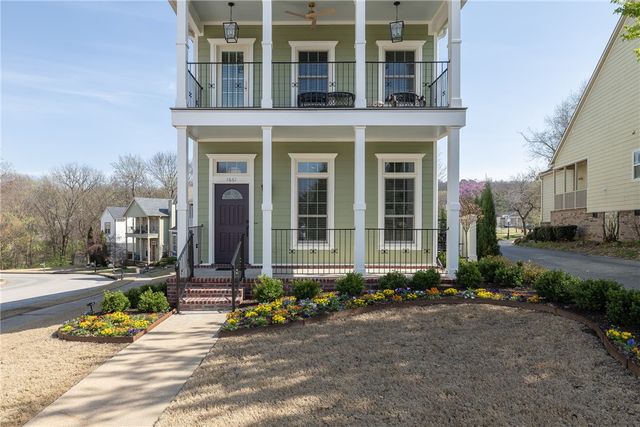 1661 E Cypress Lane, Fayetteville, AR 72703