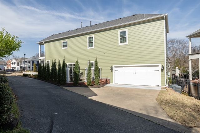 1661 E Cypress Lane, Fayetteville, AR 72703