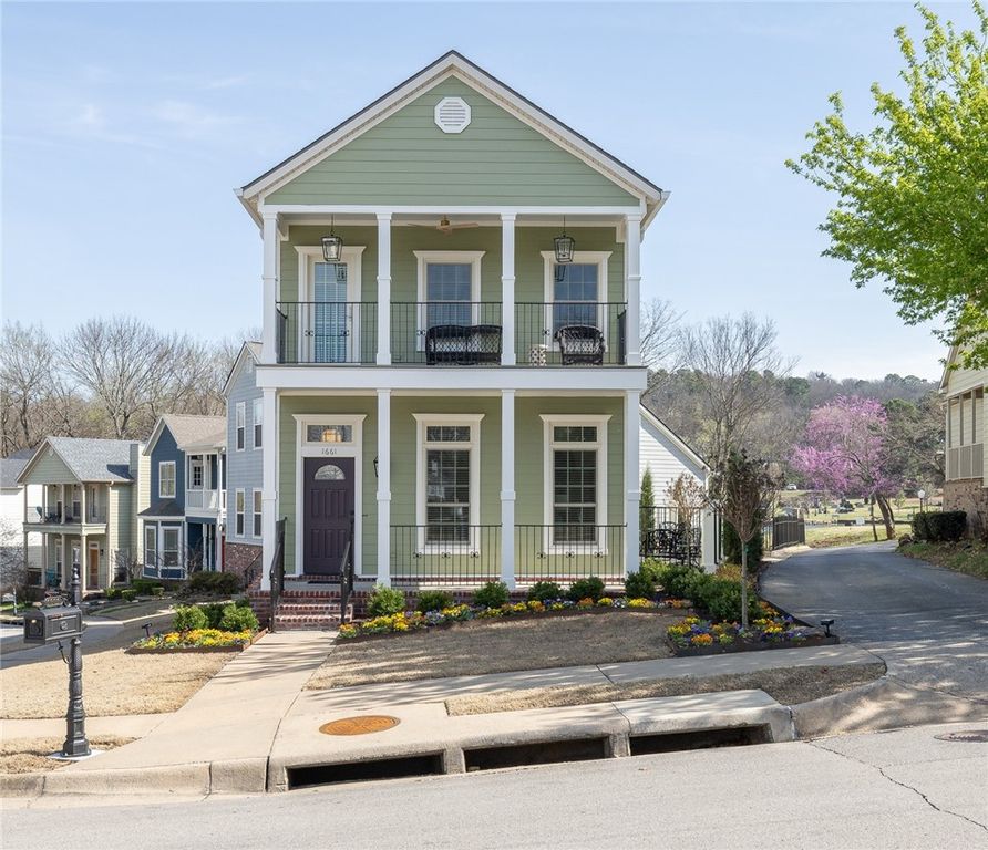 1661 E Cypress Lane, Fayetteville, AR 72703