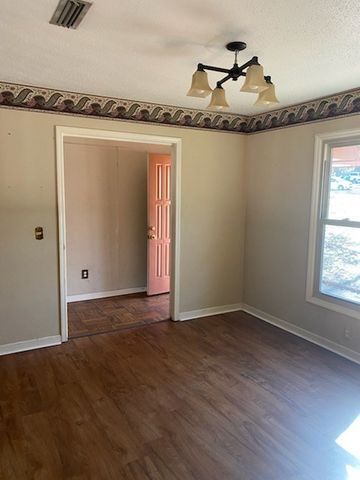 803 Gonzales, Dothan, AL 36305