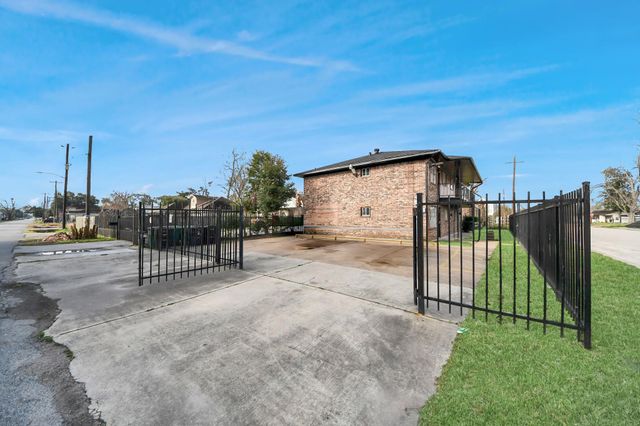 1320 Griffin Street 4, Houston, TX 77009