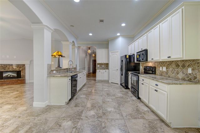 3619 Woodland Lane, Montgomery, TX 77356