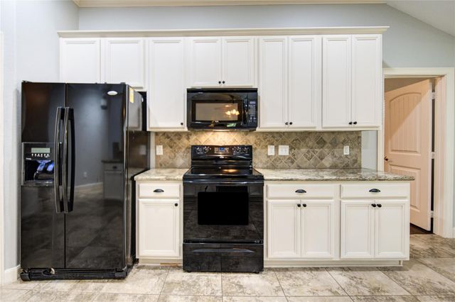 3619 Woodland Lane, Montgomery, TX 77356