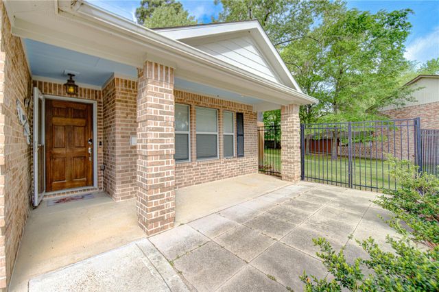 3619 Woodland Lane, Montgomery, TX 77356