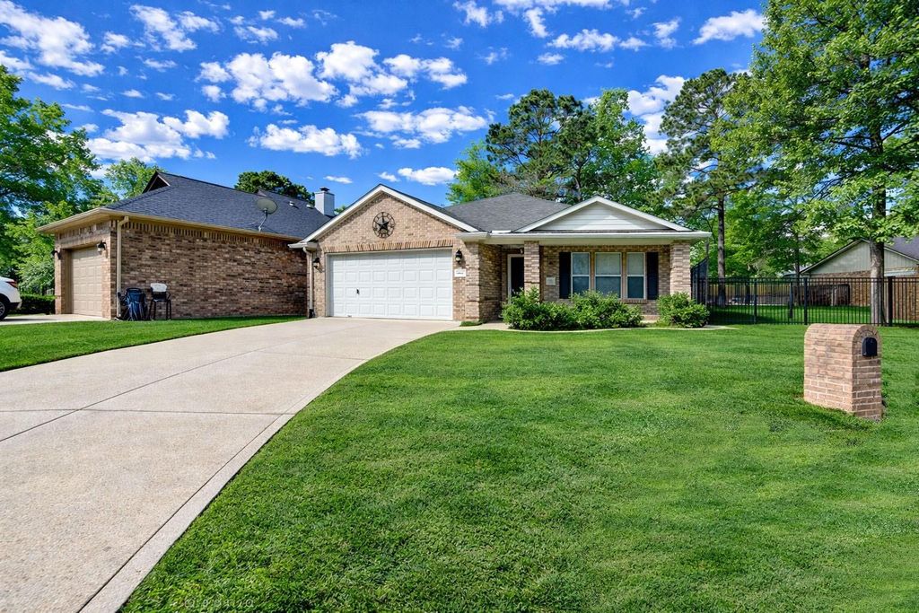 3619 Woodland Lane, Montgomery, TX 77356