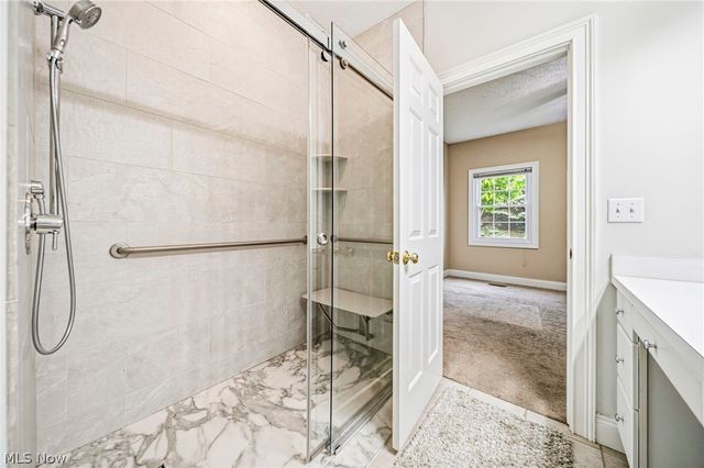 35 Gullybrook Lane, Willoughby Hills, OH 44094