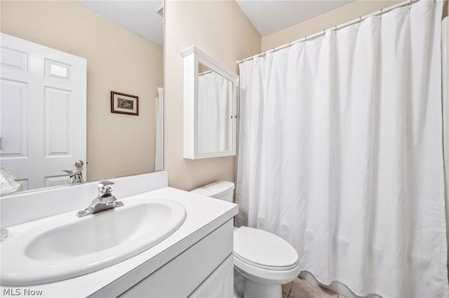 35 Gullybrook Lane, Willoughby Hills, OH 44094