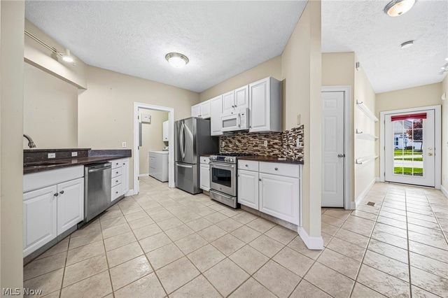 35 Gullybrook Lane, Willoughby Hills, OH 44094