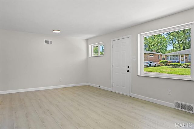 9137 Harold Drive, Woodson Terrace, MO 63134