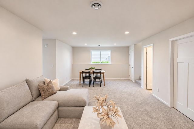 315 Lionheart Drive, Horace, ND 58047