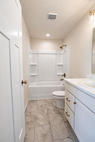 315 Lionheart Drive, Horace, ND 58047