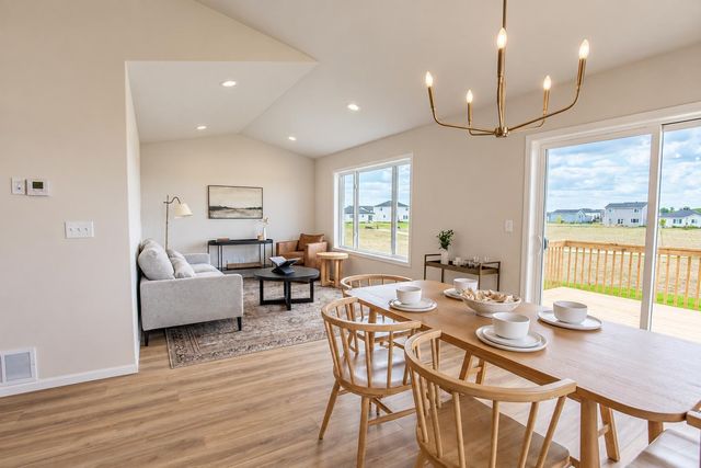 315 Lionheart Drive, Horace, ND 58047