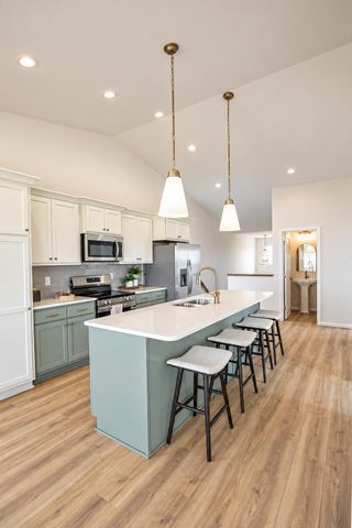 315 Lionheart Drive, Horace, ND 58047
