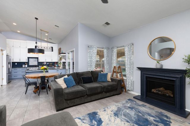 553 Venice Avenue, Dinuba, CA 93618