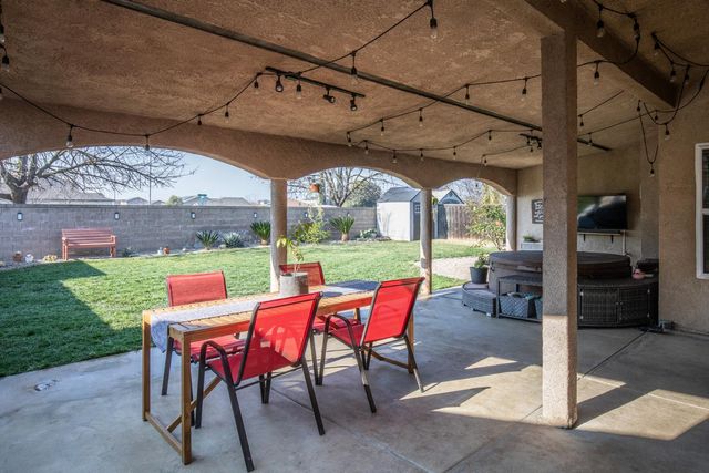 553 Venice Avenue, Dinuba, CA 93618