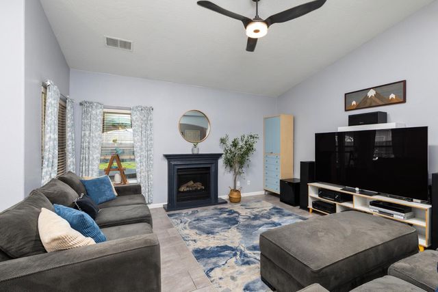 553 Venice Avenue, Dinuba, CA 93618