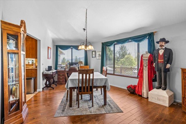 2340 Hillside Drive, Central Point, OR 97502