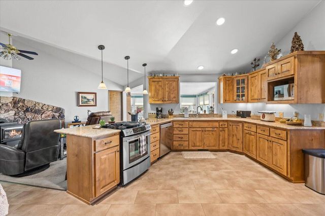 2340 Hillside Drive, Central Point, OR 97502