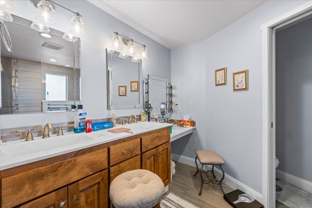 2340 Hillside Drive, Central Point, OR 97502