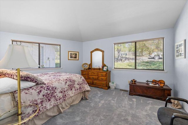 2340 Hillside Drive, Central Point, OR 97502