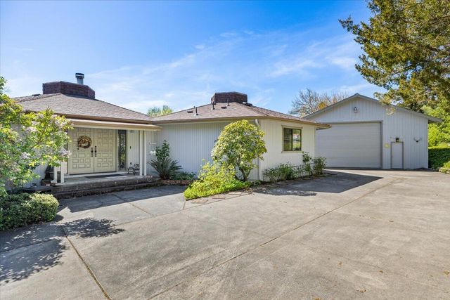 2340 Hillside Drive, Central Point, OR 97502