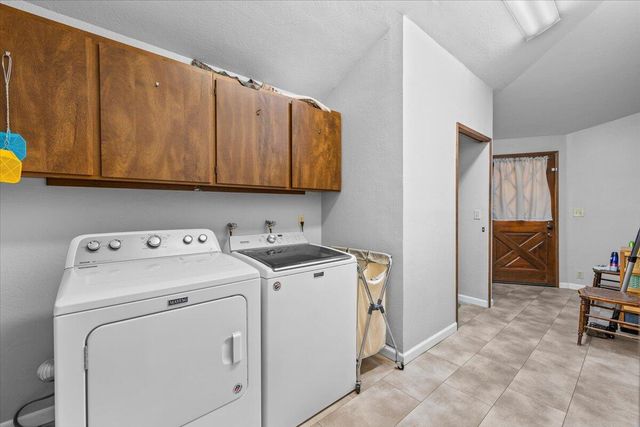 2340 Hillside Drive, Central Point, OR 97502