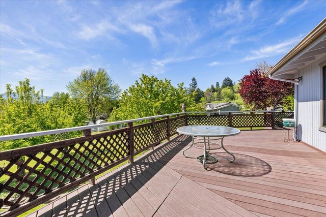 2340 Hillside Drive, Central Point, OR 97502