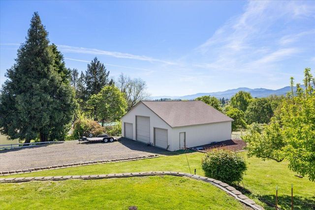 2340 Hillside Drive, Central Point, OR 97502