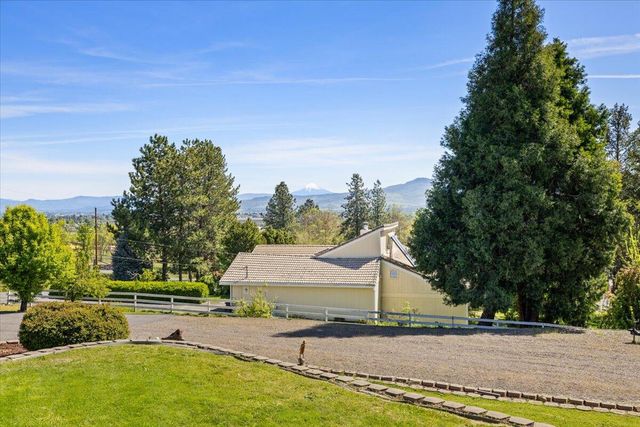 2340 Hillside Drive, Central Point, OR 97502