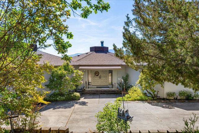 2340 Hillside Drive, Central Point, OR 97502