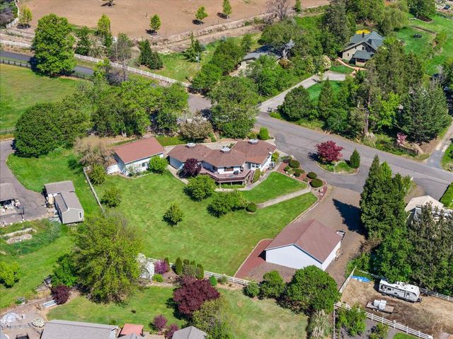 2340 Hillside Drive, Central Point, OR 97502