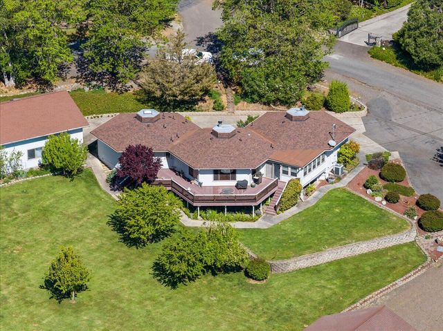 2340 Hillside Drive, Central Point, OR 97502