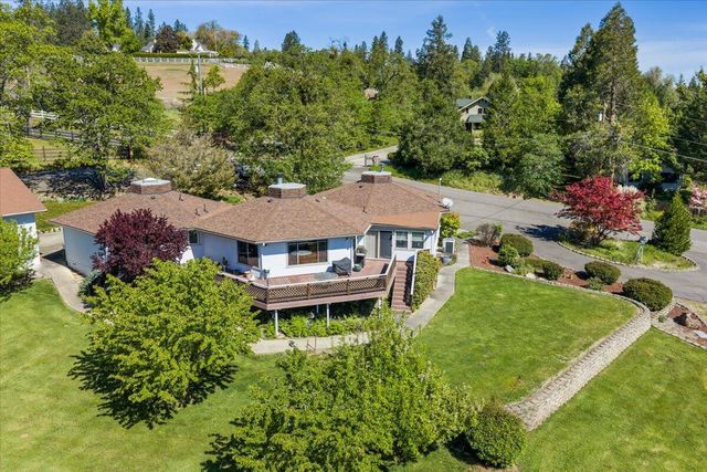 2340 Hillside Drive, Central Point, OR 97502