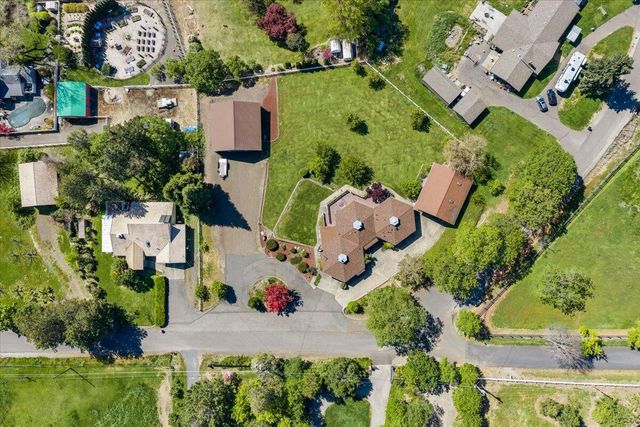 2340 Hillside Drive, Central Point, OR 97502